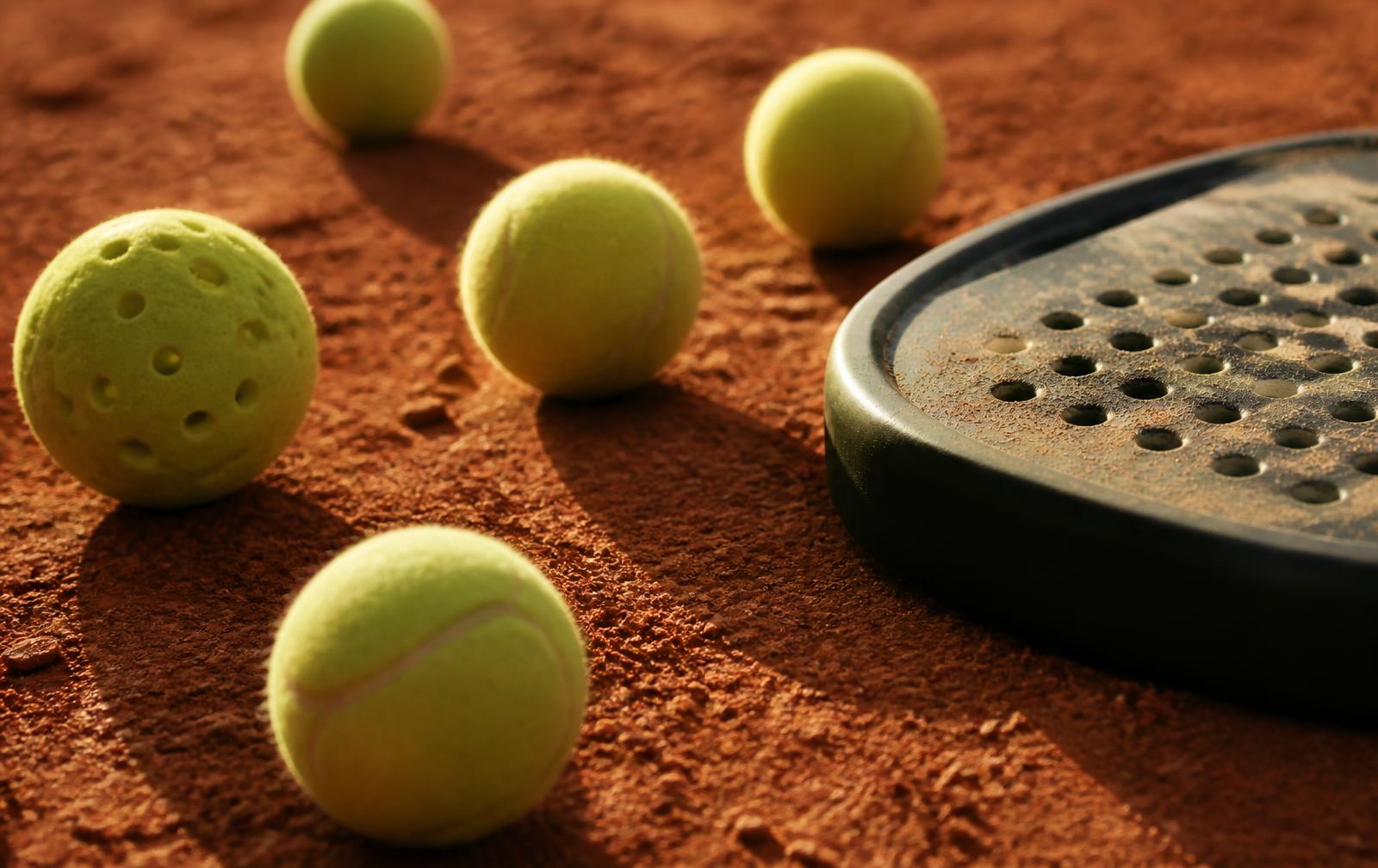 Tube de balles de tennis neuves